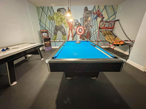 Billiard, Game Room