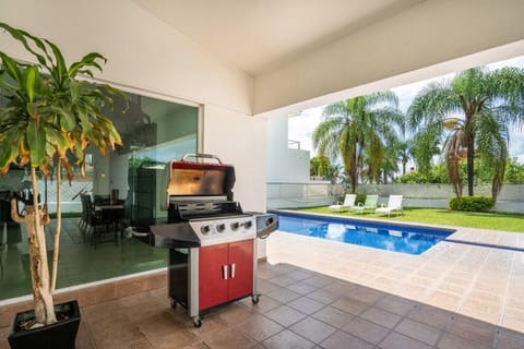 BBQ facilities, Pool view, Swimming pool, sunbed