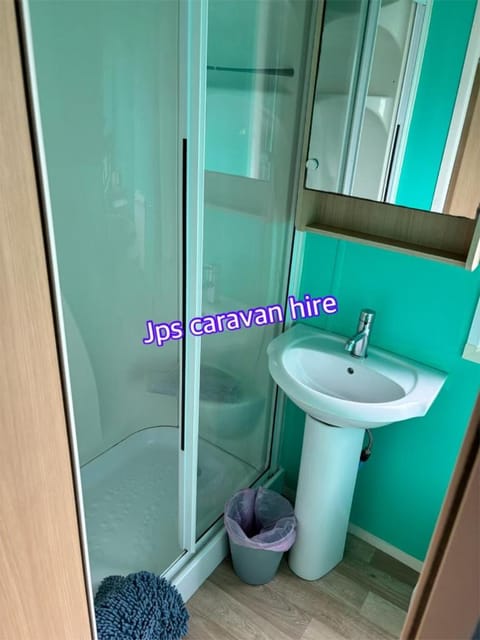 Shower, Toilet