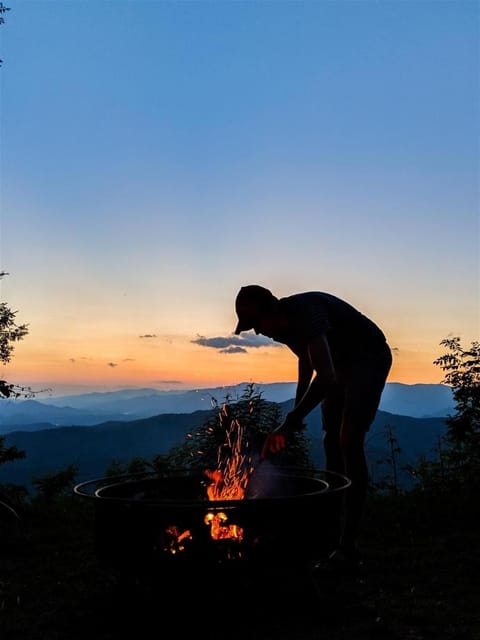 A Bear`s Retreat House in Bryson City