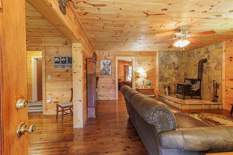 Mama Bear`s Cozy Cabin House in Swain County