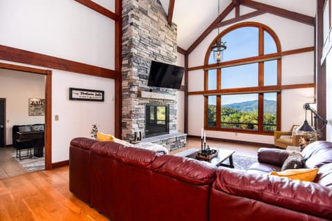 Lookout Lodge House in Fontana Lake