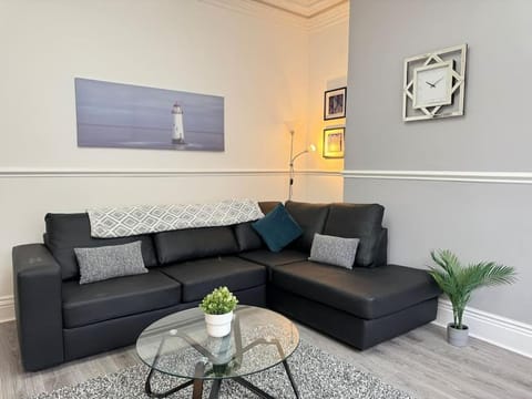 Station Retreat Cullercoats Free Onsite Parking Apartment in Whitley Bay