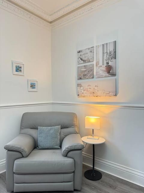 Station Retreat Cullercoats Free Onsite Parking Apartment in Whitley Bay