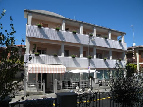 Property building, Facade/entrance, Day