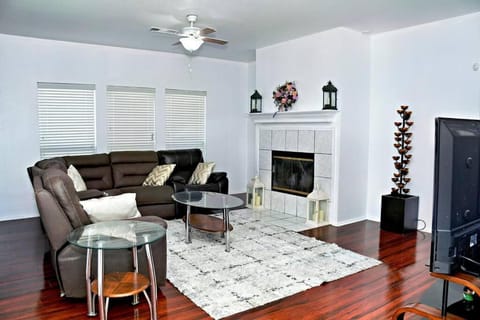 Living room, Seating area, fireplace