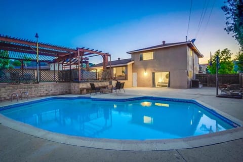 Vintage 6B 3BA Home Pool Hot Tub & Basketball Net House in Hacienda Heights