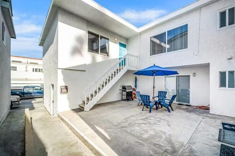 Charming Home Just Steps from the Beach 2 Bedroom, Private Back Patio, & Free WiFi House in Balboa Peninsula