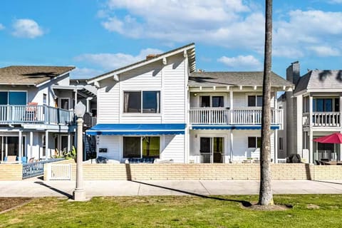 Stunning 2nd Floor Beachfront Home with Balcony, Ocean Views, and Prime Location House in Balboa Peninsula