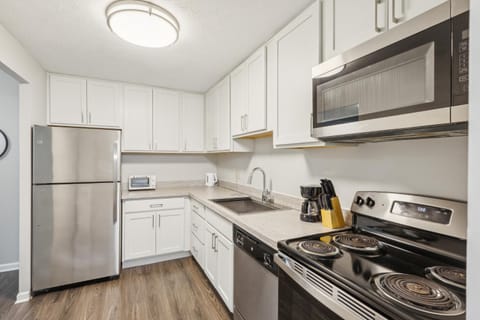 Midtown 3020 I Cozy & Comfy I Free Parking Apartment in Parma