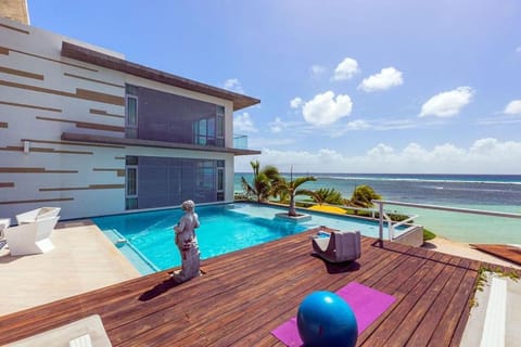 Newly Expanded! Lavish Beachfront Mansion - Villa Caskai Aruba Villa in Savaneta