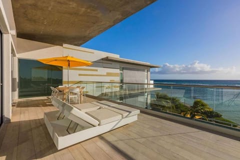 Newly Expanded! Lavish Beachfront Mansion - Villa Caskai Aruba Villa in Savaneta