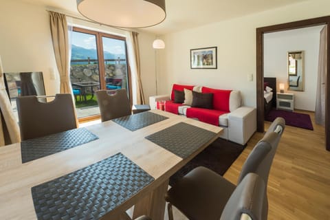 Day, Natural landscape, Summer, Garden, Garden, Balcony/Terrace, Balcony/Terrace, Living room, Photo of the whole room, Seating area, Dining area, On site, Garden view, Mountain view