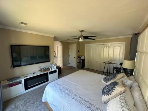 TV and multimedia, Bedroom, fireplace