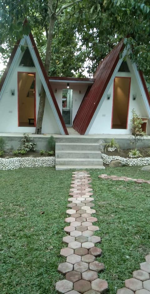 DonnRaqui's Hidden Zen Villa in Northern Mindanao