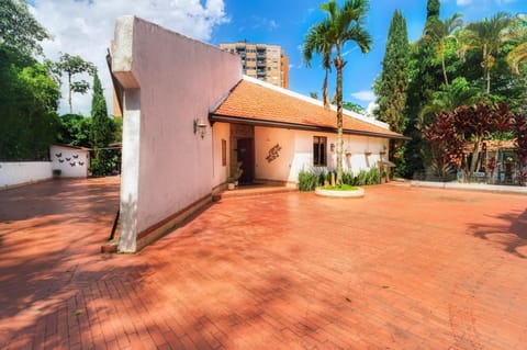 Property building, Day, Neighbourhood, Street view