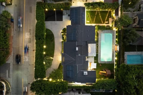 Property building, Night, Neighbourhood, Bird's eye view, Pool view, Street view, Swimming pool, Swimming pool, Location