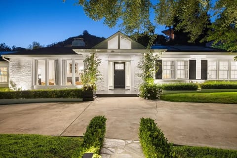 Property building, Facade/entrance, Night, Garden, Garden, Garden view