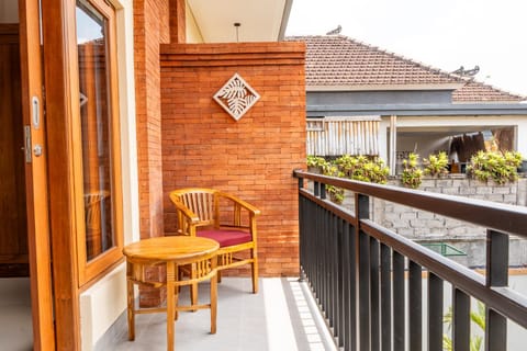 Property building, Patio, Day, View (from property/room), Balcony/Terrace, Dining area