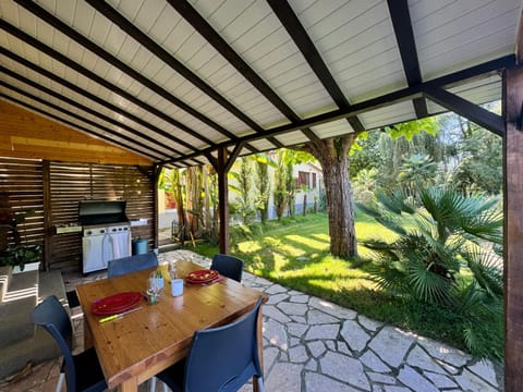 BBQ facilities, Dining area