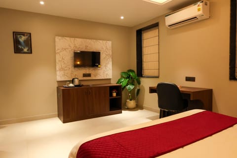 Communal lounge/ TV room, Bed, TV and multimedia, Photo of the whole room, Bedroom, air conditioner