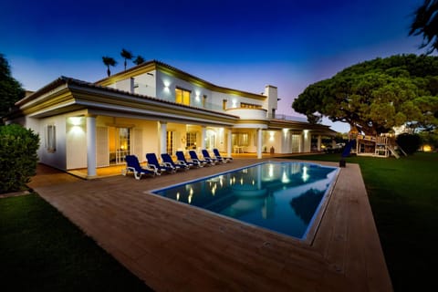 Property building, Night, Garden, Garden view, Pool view, Swimming pool, sunbed