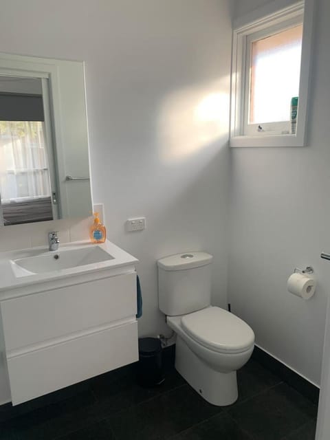 Nth Central 4BR Reno w WiFi House in Shepparton