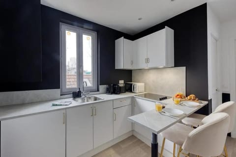 Appartement moderne & lumineux aux portes de Paris Apartment in Saint-Denis, France