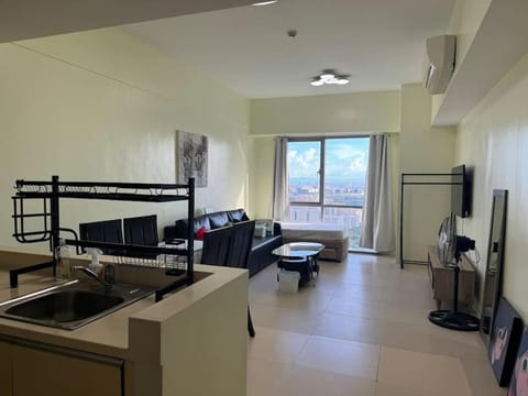 Simple&Convience 1BR in BGC near hight street SM aura Apartment in Makati