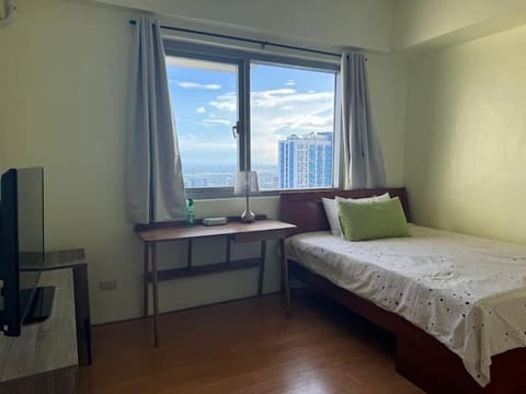 Simple&Convience 1BR in BGC near hight street SM aura Apartment in Makati