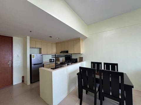 Simple&Convience 1BR in BGC near hight street SM aura Apartment in Makati