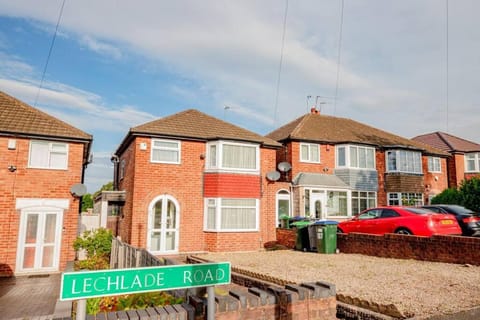 Property building, Day, Neighbourhood, Street view, Location, Parking