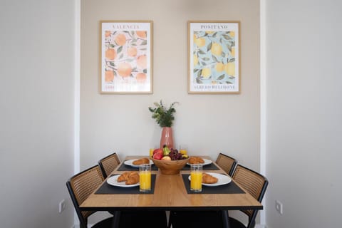 Living room, Decorative detail, Dining area