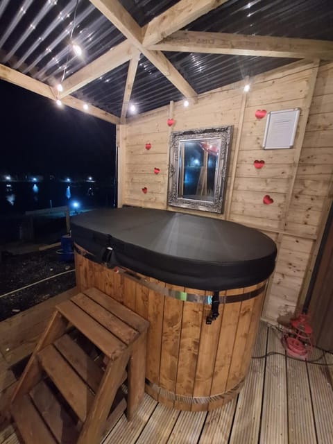 Pond Beach Hazel with hot tub Bed and Breakfast in County Kilkenny