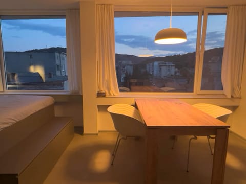 Dining area, City view, Mountain view