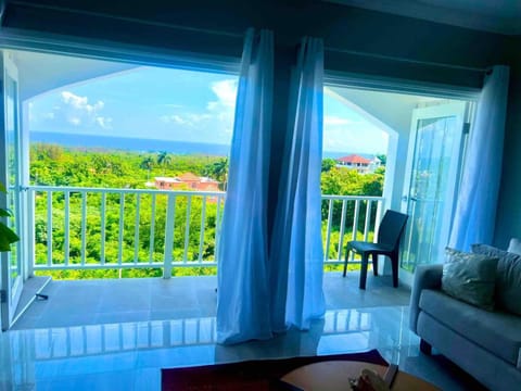 Charming Sea View Town House Chefdriver Optional House in Montego Bay