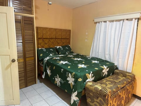 Little Villa Vacation rental in Saint Catherine Parish