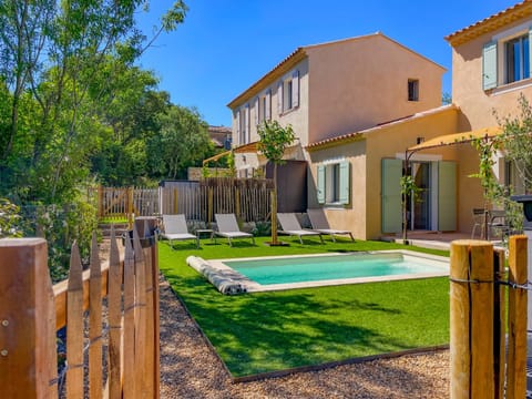 Villa Mathilde, un meublé de tourisme 3 étoiles au cœur de Goult Casa de campo (Villa) in Goult