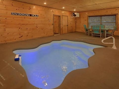 A Lodge at The Glades 12 BR Cabin Private Indoor Pool Hot Tubs Game Rooms and Theater Room Nature lodge in Gatlinburg