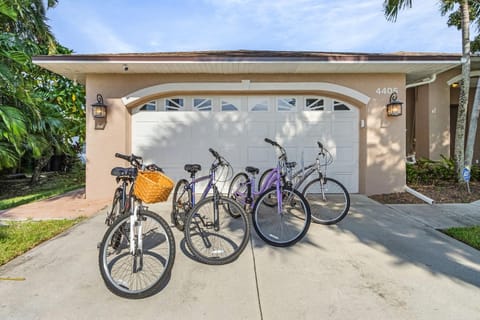 Bicycles, Pet-friendly, Heated Pool and Privacy - Villa Coral Palms - Roelens House in Cape Coral