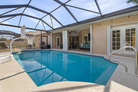 Bicycles, Pet-friendly, Heated Pool and Privacy - Villa Coral Palms - Roelens House in Cape Coral