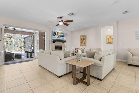 Bicycles, Pet-friendly, Heated Pool and Privacy - Villa Coral Palms - Roelens House in Cape Coral