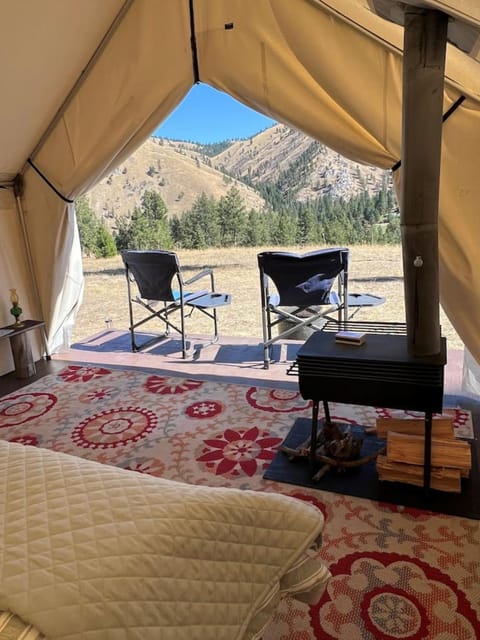 Tent 2 Oxen-Le-Fields Montana Luxury tent in Salmon River