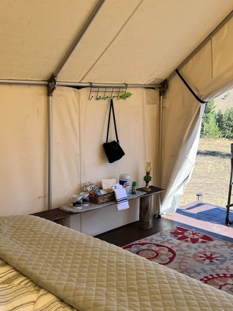 Tent 2 Oxen-Le-Fields Montana Luxury tent in Salmon River