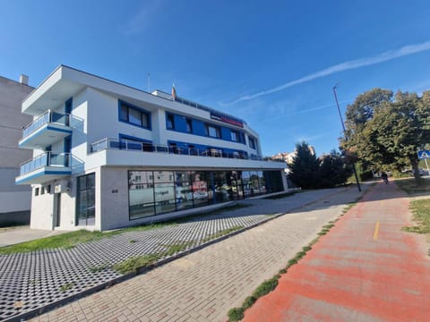 Property building, Day, Neighbourhood, Street view