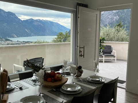 Living room, Lake view