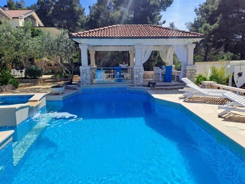 Property building, Patio, Day, Seating area, Pool view, Swimming pool, sunbed