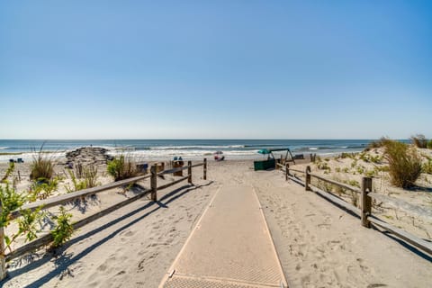 Less Than 1 Mi to Boardwalk and Beach Access Ocean City Apt! Apartment in Ocean City