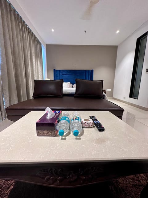 Ultra Luxe Jacuzzi Studio - Private Patio Apartment in Gurugram