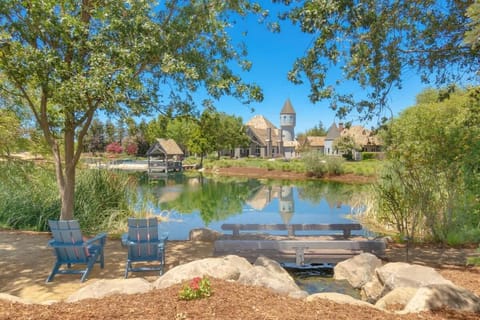 Lake Cottage House with Pool at UC Davis Casa in Davis